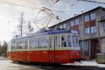 Dokončená "salónní" tramvaj na počátku roku 1995 před budovou ÚD